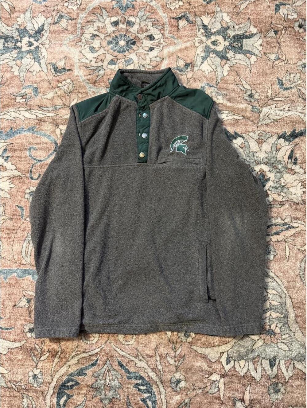 Colosseum Women's Grey and Green Sweatshirt
